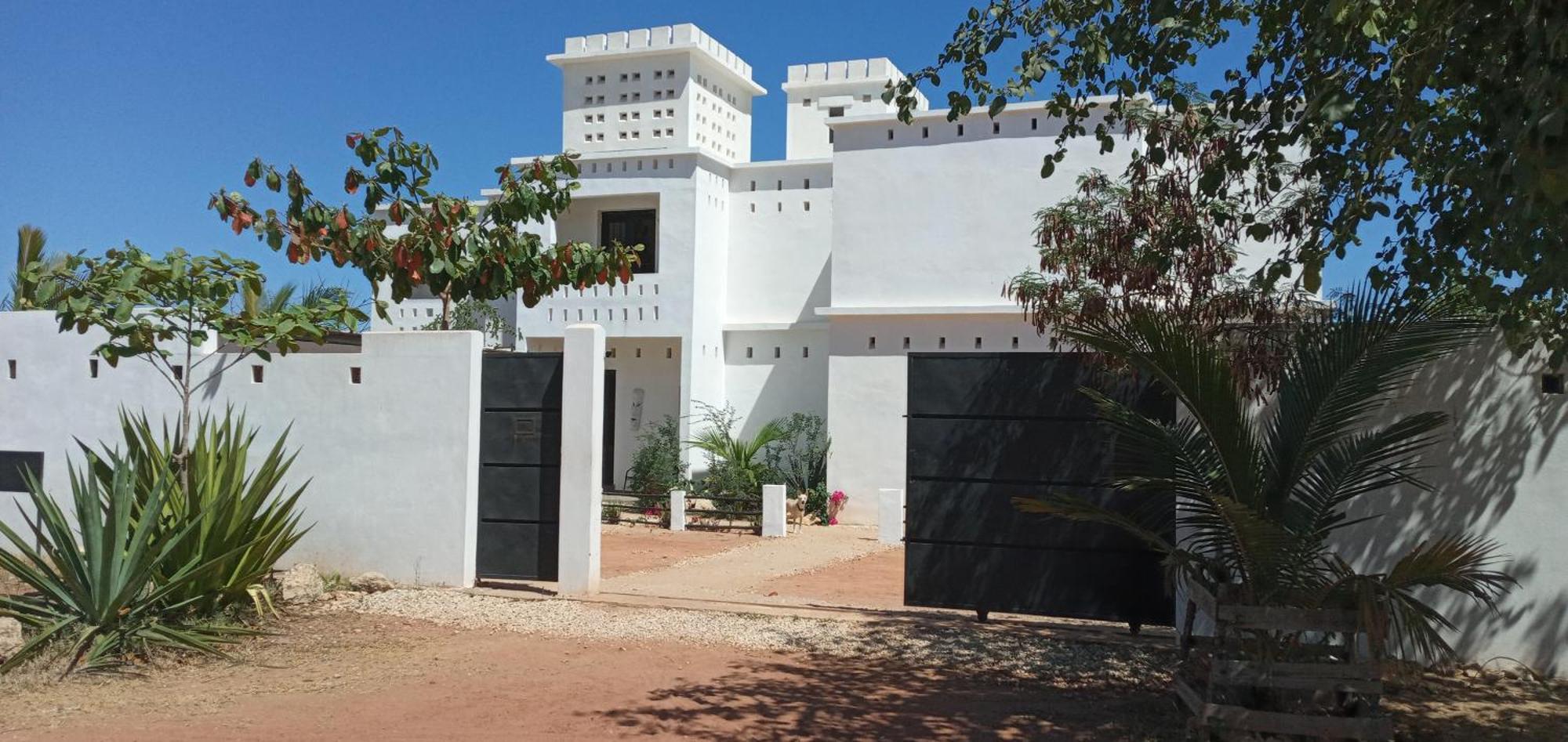 Cytyz Appart Hotel Mahajanga Buitenkant foto